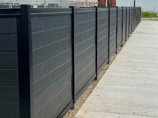 Fencetrac Fence with Onyx Slats